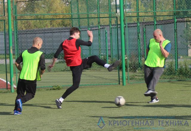 На предприятии отметили День машиностроителя футбольным турниром